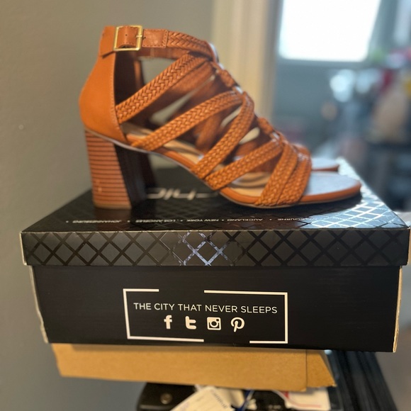 Cute Sandals - Picture 2 of 7